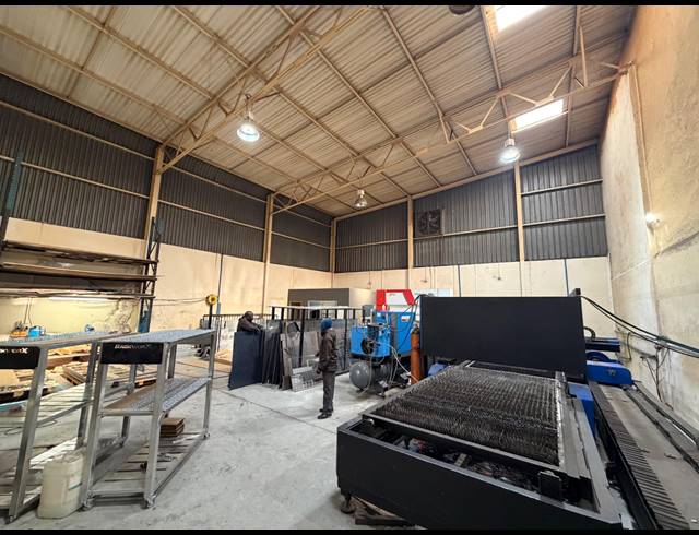 1,895M² WAREHOUSE TO LET IN KYALAMI